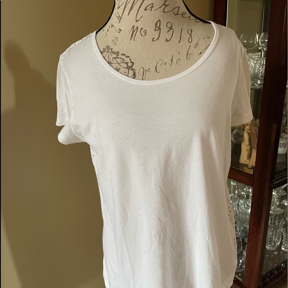 Vineyard Vines white eyelet top